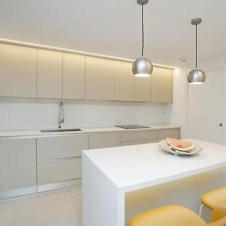 Luxury Just Steps From The And Marina *
