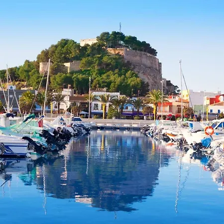 Luxury Just Steps From The And Marina